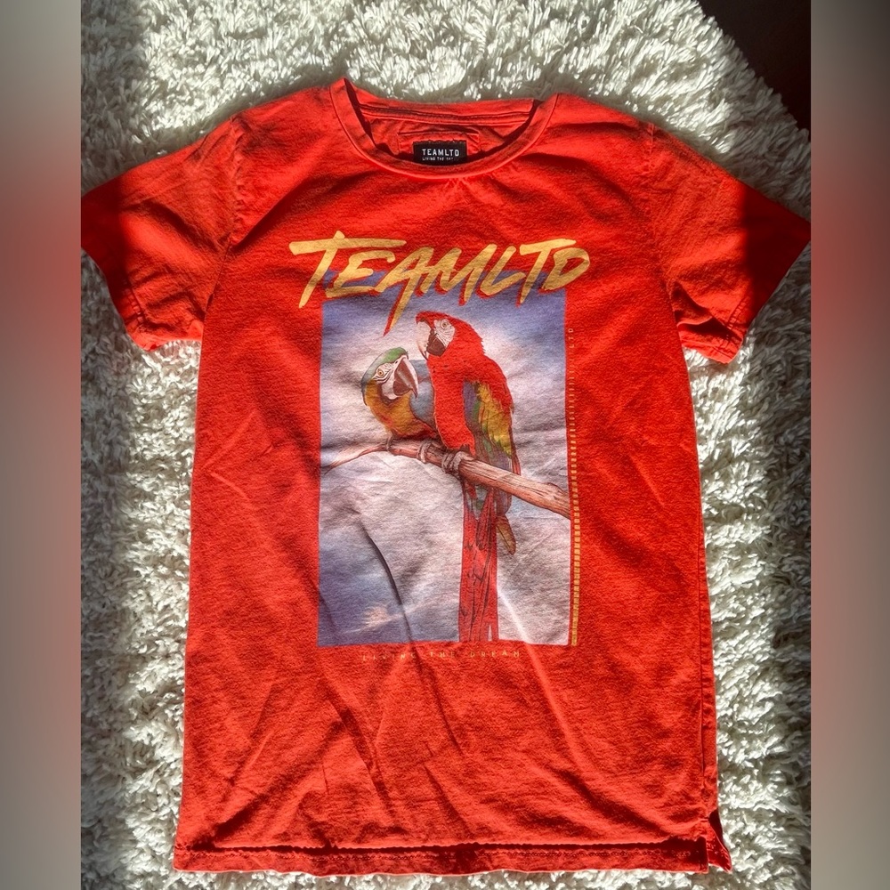 TeamLTD Livin’ The Dream- Parrot Graphic Tee